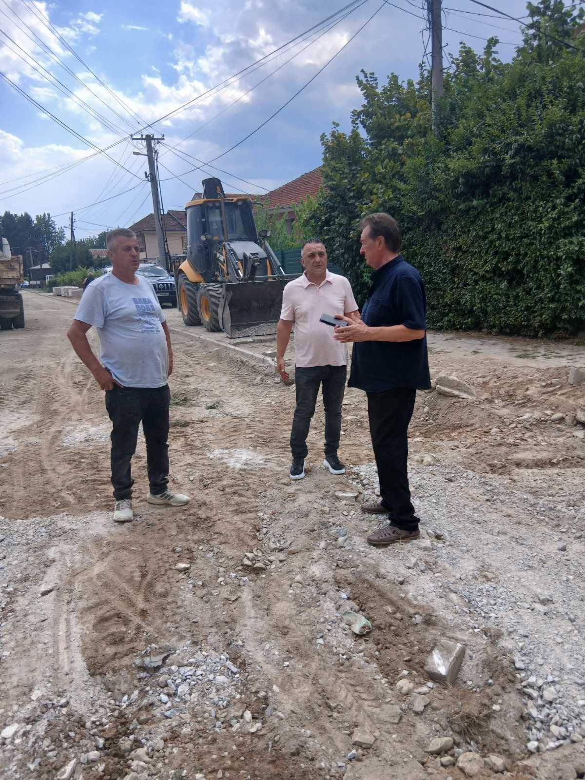 Vazhdojnë punimet në rrugën  Vëllezërit Stefanoviq  në Bërvenicë  Miloshevski  Nga fjalët në vepra