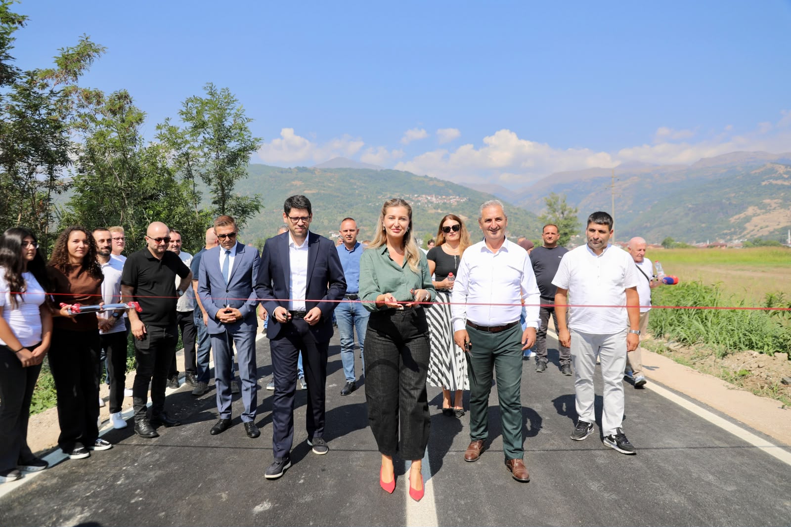 Përurohet rruga e re në Prekovec, investim mbi 12 milionë denarë – Ferati: Investimet në infrastrukturë janë investime për qytetarët