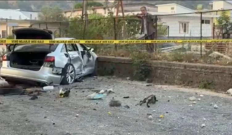 Makinat përplasen “kokë më kokë” në aksin Gjirokastër-Kakavijë, 4 persona të lënduar