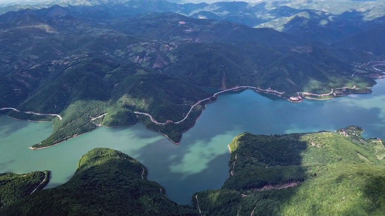 Ideja e Vuçiqit për ndryshimin e rrjedhës së Ibrit  Morina  Është e paimagjinueshme