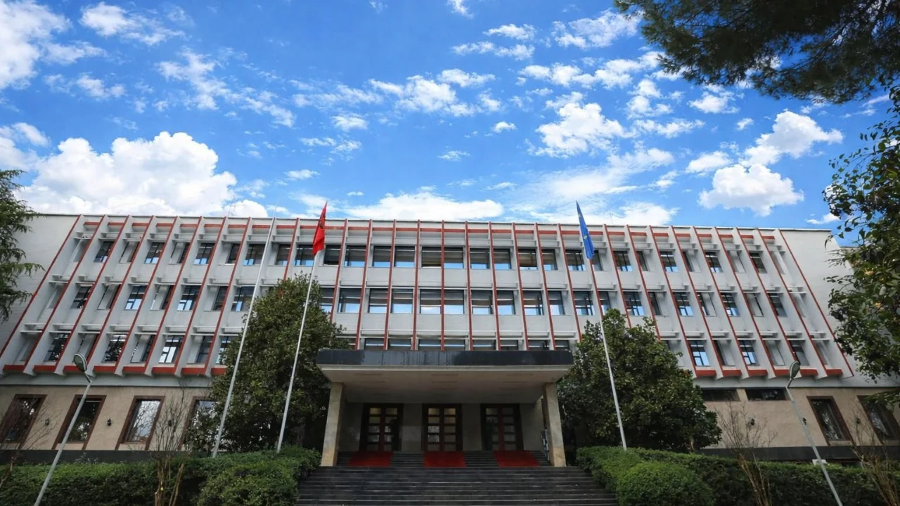 Tha se nuk e njeh Kosovën  Shqipëria i përgjigjet Zelenskyt  Nuk ka paralelizëm me Ukrainën