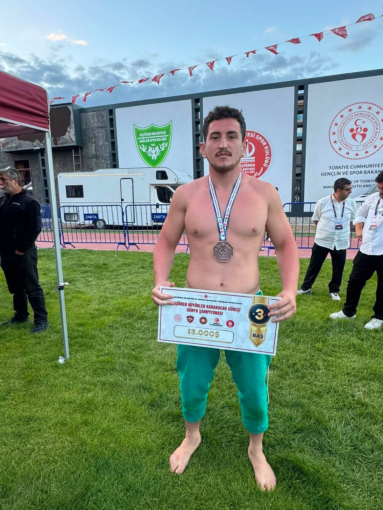 Rexhep Ajdari ngjitet në podiumin botëror, medalja e bronztë vlen sa ari!