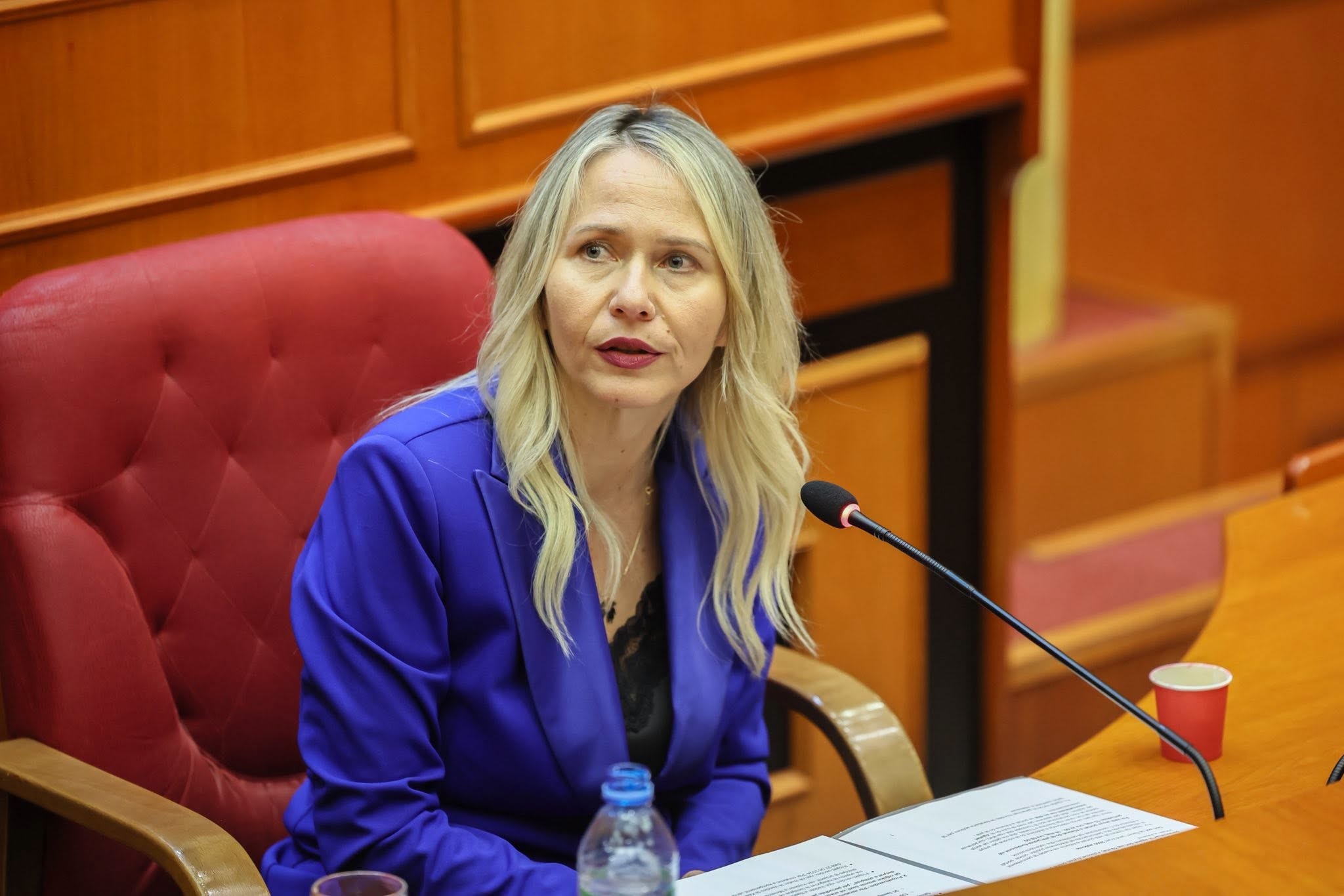 Veliaj i hoqi kompetencat  Anuela Ristani njofton largimin pas 11 vitesh nga Bashkia e Tiranës