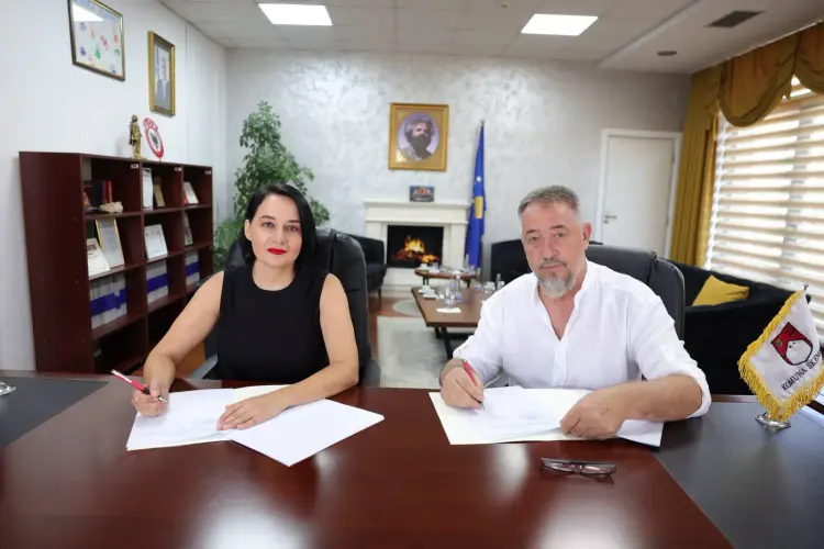 Dikur e quante  rrugaç   sot Sami Lushtaku pret në takim Fitore Pacollin