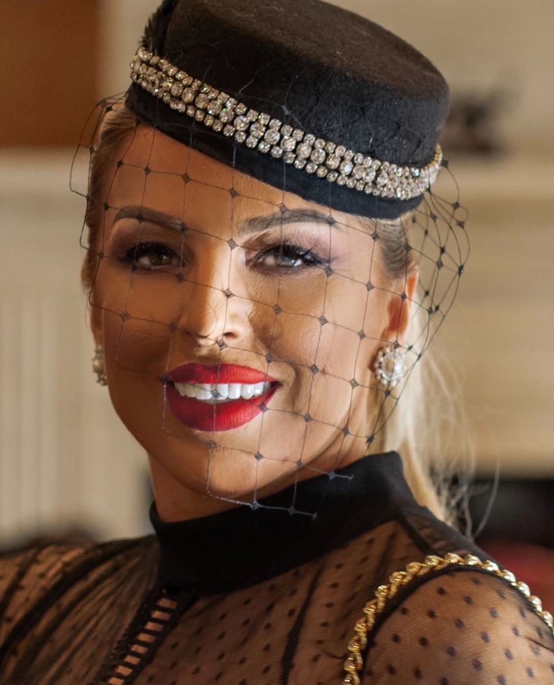 Bianca Junzell feston ditëlindjen, një karrierë mes dy kulturave dhe një zë që nuk iu nda kurrë muzikës shqiptare
