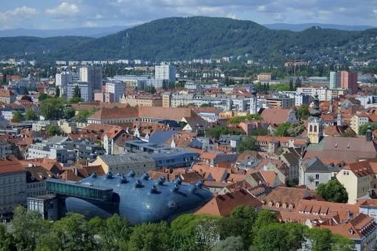 24 vjeçaren shqiptare në Graz e vrau vëllau i partnerit duke e goditur me çekiç