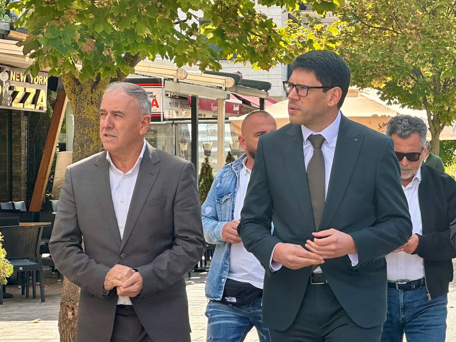 Ministri Ferati sot në Strugë për vizitë  u prit nga kreu i qytetit Qyra
