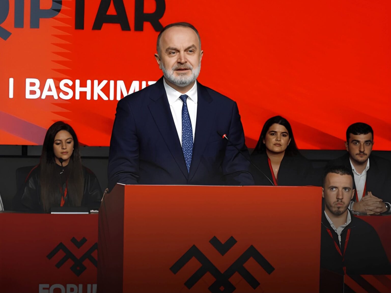 historike-ne-tuz-shqiptaret-bashkojne-forcat-nik-gjeloshaj-zgjidhet-kryetar