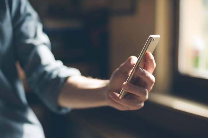 Për më shumë se dy muaj kërcënonte ish partneren përmes telefonit dhe një aplikacioni celular